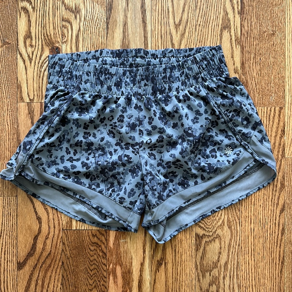 ATHLETA PRINTED MESH RACER SHORTS - XS